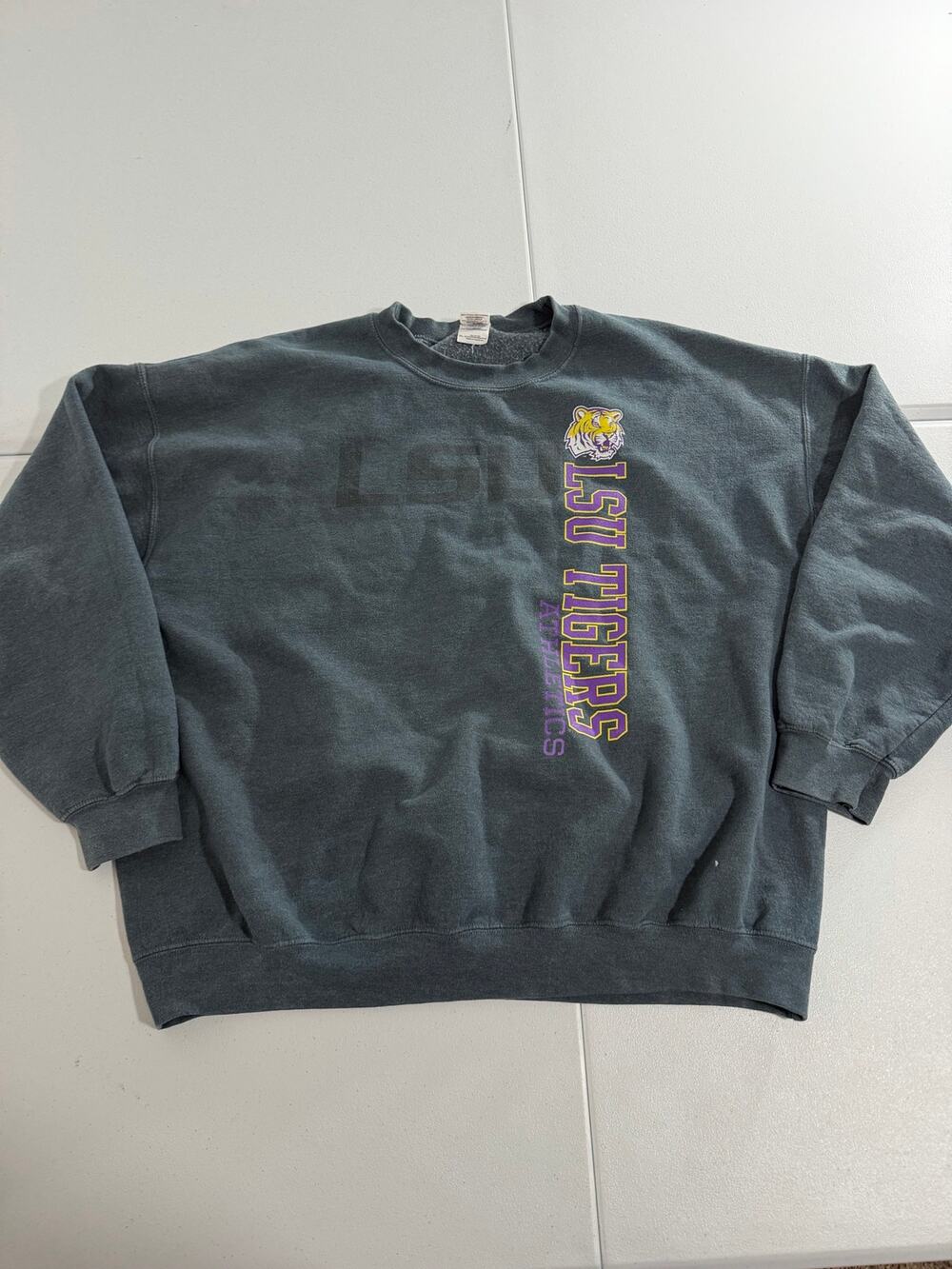 LSU Tigers Athletics Crewneck Sweatshirt Mens Size 2XL Charcoal Gray Gildan SEC